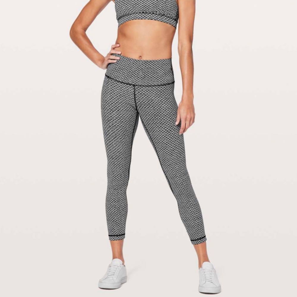 Like New Lululemon Wunder Under Hi-Rise 7/8 Tight *Full-On Luxtreme 25" - Size 8